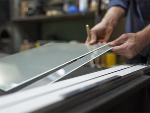 Mitos y verdades sobre la resistencia de las piezas de cristal personalizadas