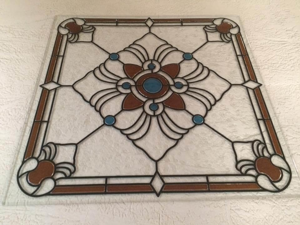 ¿Por qué el vidrio templado se rompe en trozos pequeños y no afilados?