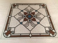 ¿Por qué el vidrio templado se rompe en trozos pequeños y no afilados?